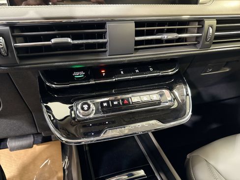 New 2026 Lincoln Corsair Premiere w/ Rear Removable Package Tray FWD image 21