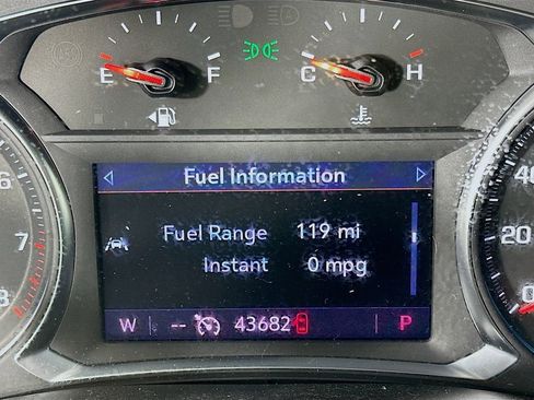 Used 2023 Chevrolet Traverse LT image 19