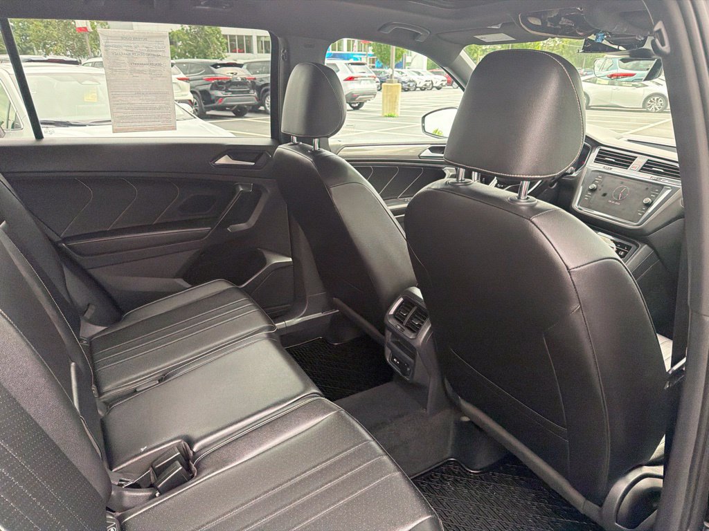 Used 2022 Volkswagen Tiguan SE R-Line AWD/4WD image 15