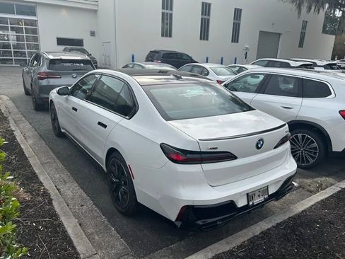 Used 2025 BMW 760i xDrive w/ Executive Package image 5