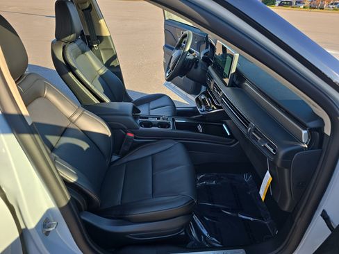 New 2026 Lincoln Corsair Reserve image 10