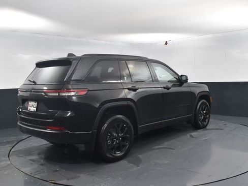 New 2025 Jeep Grand Cherokee Altitude image 9