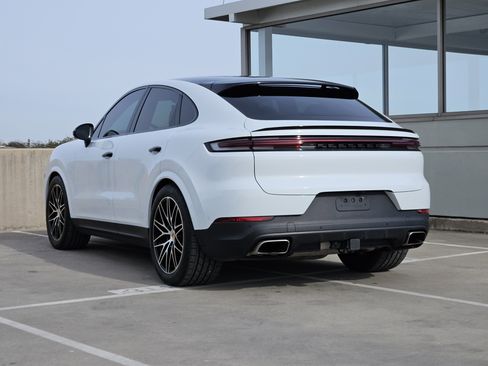 Certified 2024 Porsche Cayenne Coupe image 3