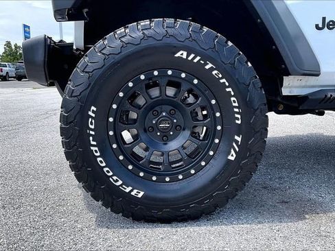 Used 2020 Jeep Gladiator Sport w/ Quick Order Package 24S AWD/4WD image 7