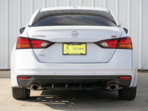 Used 2023 Nissan Altima 2.5 SR w/ SR Premium Package image 10