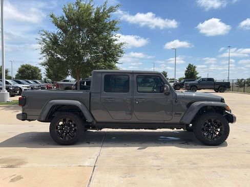 Used 2023 Jeep Gladiator Overland AWD/4WD image 10