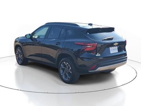 Certified 2024 Chevrolet Trax LT w/ Driver Confidence Package FWD image 3