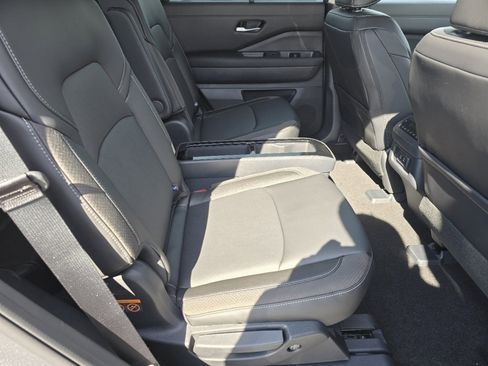 New 2026 Nissan Pathfinder SL image 12