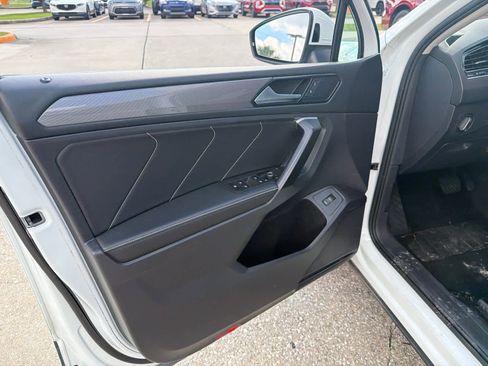 Used 2024 Volkswagen Tiguan SE AWD/4WD image 35