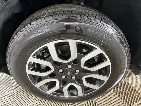 Used 2024 Ford Maverick Lariat image 12