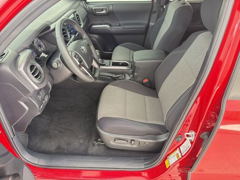 Used 2023 Toyota Tacoma TRD Sport w/ Technology Package image 5