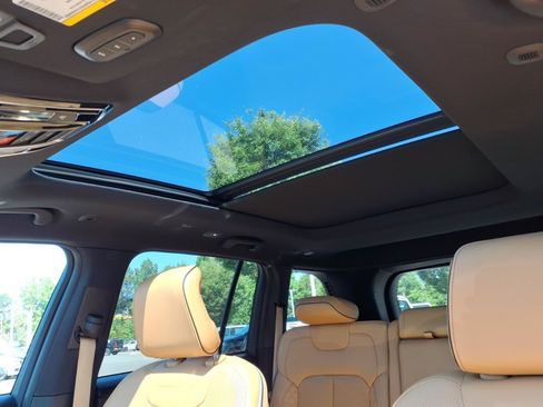 Used 2023 Jeep Grand Cherokee Summit w/ High Altitude Package AWD/4WD image 6