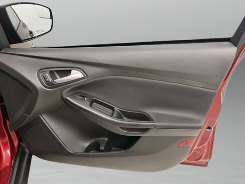 Used 2017 Ford Focus SE FWD image 27