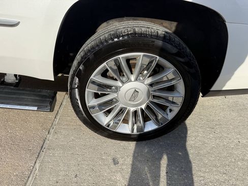 Used 2017 Cadillac Escalade Platinum AWD/4WD image 39