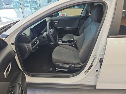 Used 2025 Kia K4 LXS image 12