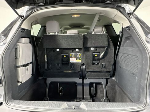 Certified 2025 Toyota Sienna LE FWD image 25