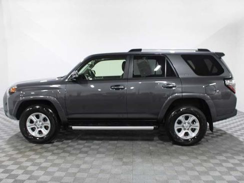 Used 2022 Toyota 4Runner SR5 Premium w/ Moonroof Package AWD/4WD image 3
