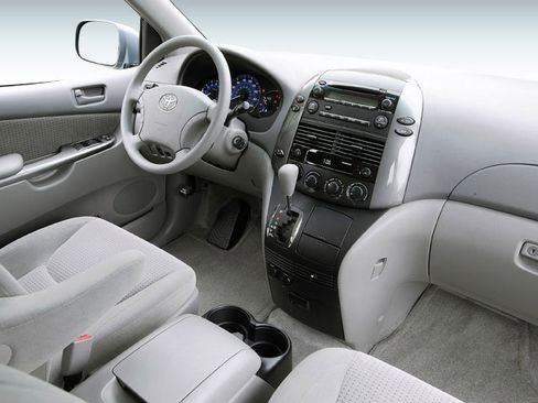Used 2008 Toyota Sienna XLE FWD image 4