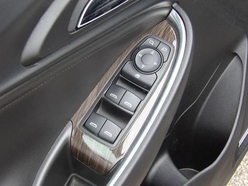 Used 2024 Chevrolet Malibu LT FWD image 11
