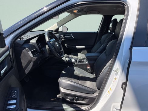 Used 2024 Mitsubishi Outlander SE AWD/4WD image 13