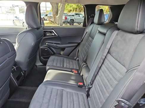 New 2026 Mitsubishi Outlander SE FWD image 11