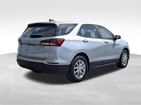 Used 2022 Chevrolet Equinox LS image 33