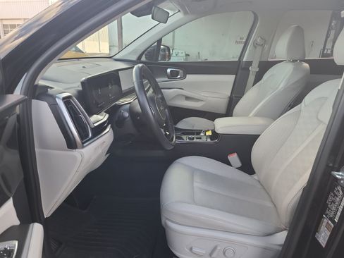 Used 2025 Kia Sorento S w/ Panoramic Sunroof Package FWD image 12