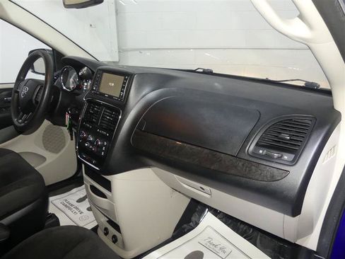Used 2019 Dodge Grand Caravan SE w/ UConnect Hands-Free Group FWD image 22