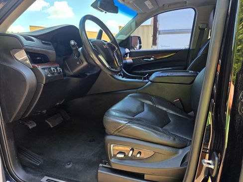 Used 2018 Cadillac Escalade Luxury AWD/4WD image 14