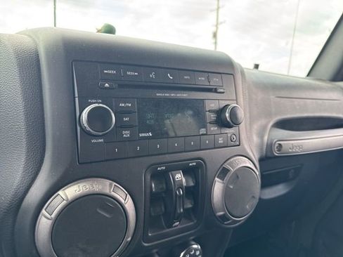 Used 2015 Jeep Wrangler Unlimited Sport w/ Quick Order Package 24S AWD/4WD image 8