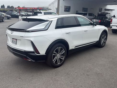 Used 2024 Cadillac Lyriq Luxury RWD image 3