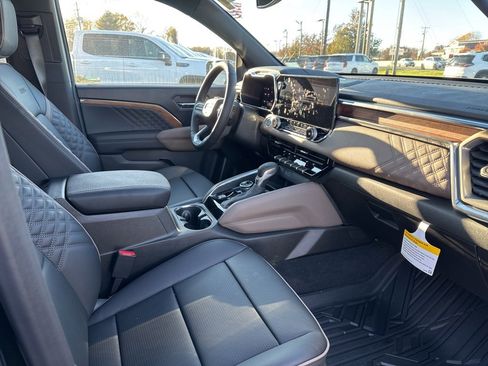 New 2026 GMC Canyon Denali w/ LPO, Denali Black Edition image 10