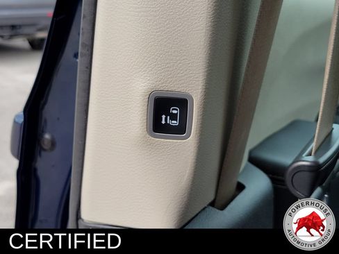 Used 2023 Chrysler Pacifica Touring-L FWD image 18