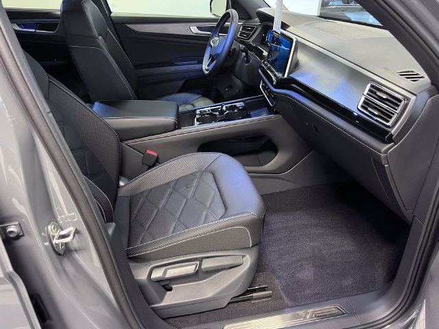 Certified 2026 Volkswagen Atlas Cross Sport SE w/ Panoramic Sunroof Package FWD image 11