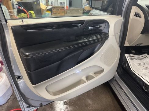 Used 2015 Dodge Grand Caravan SE FWD image 34