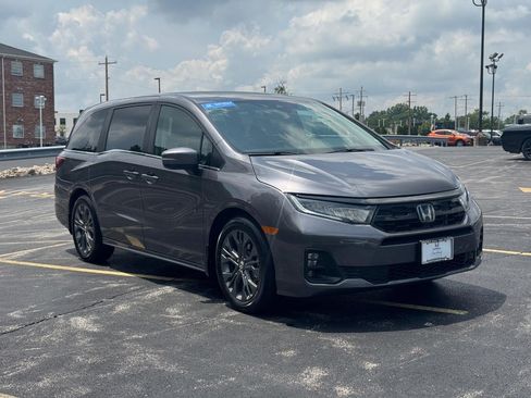 Used 2026 Honda Odyssey Touring image 2