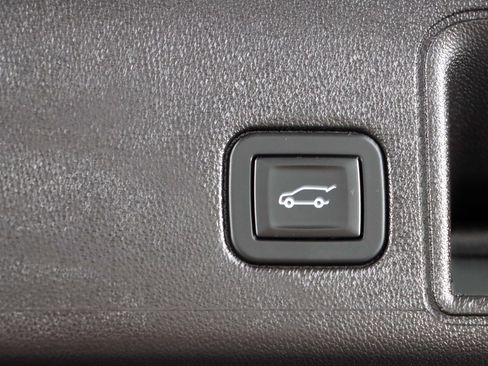 Used 2024 GMC Terrain SLT AWD/4WD image 29