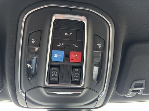 Used 2021 Jeep Grand Cherokee L Laredo image 33