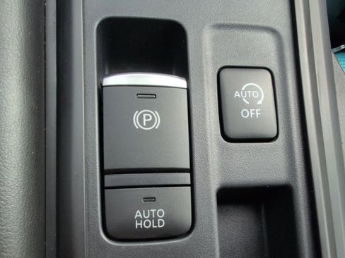 Used 2024 Nissan Pathfinder S image 23