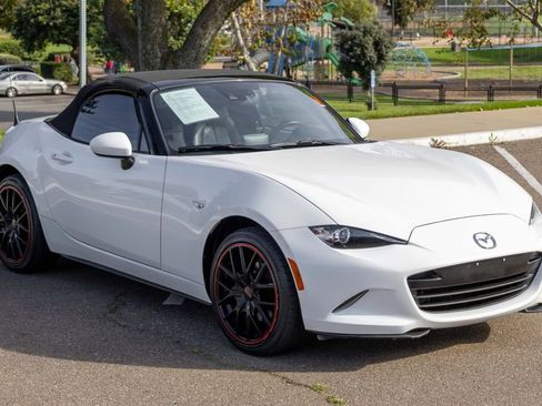 Used 2016 MAZDA MX-5 Miata Grand Touring image 4