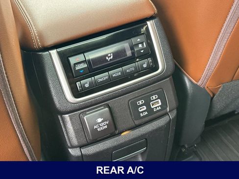 Used 2023 Subaru Ascent Touring AWD/4WD image 17