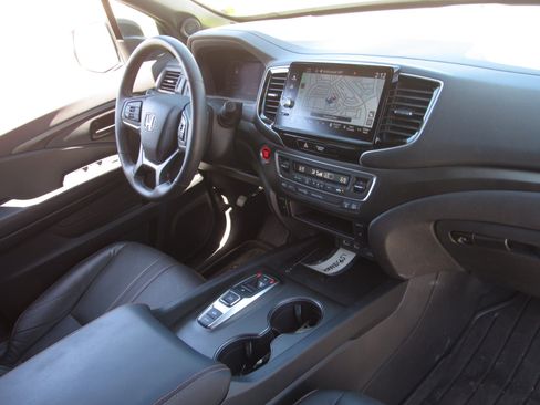 Used 2025 Honda Ridgeline TrailSport image 10
