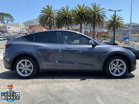 Used 2023 Tesla Model Y Long Range AWD/4WD image 3