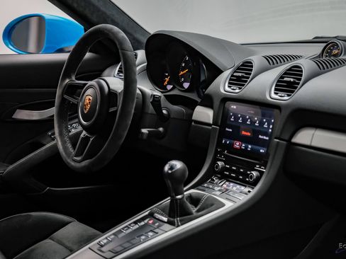 Used 2020 Porsche 718 Cayman GT4 image 52