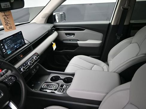 New 2025 Honda Pilot Touring image 17