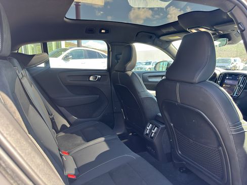 Used 2023 Volvo C40 P8 Recharge Ultimate AWD/4WD image 18