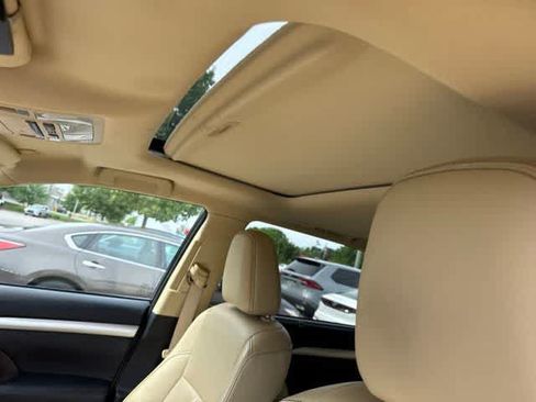 Used 2016 Toyota Highlander XLE AWD/4WD image 8