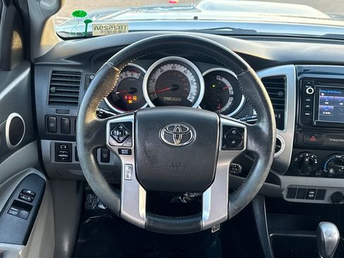 Used 2015 Toyota Tacoma 4x4 Access Cab V6 image 14