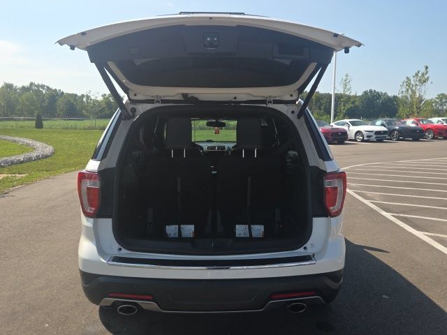 Used 2018 Ford Explorer XLT w/ Equipment Group 202A AWD/4WD image 10