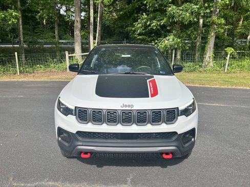 Certified 2025 Jeep Compass Trailhawk w/ Trailhawk Elite Group AWD/4WD image 8